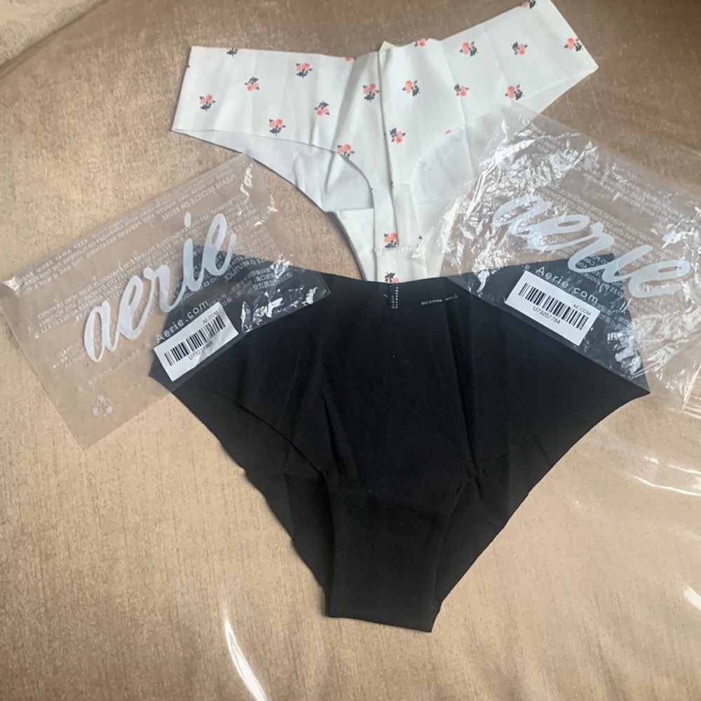Selling aerie underwear nwt any questions ask 🌸😊